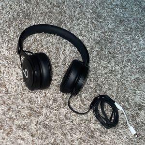 Beats Headphone -IPhone adapter included